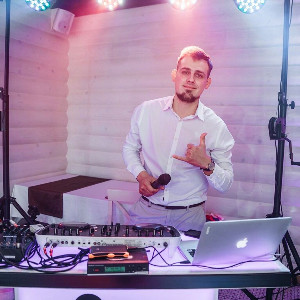 Назар Рибак Діджей та ведучий