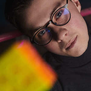 Фокусник-иллюзионист Максим Журавель