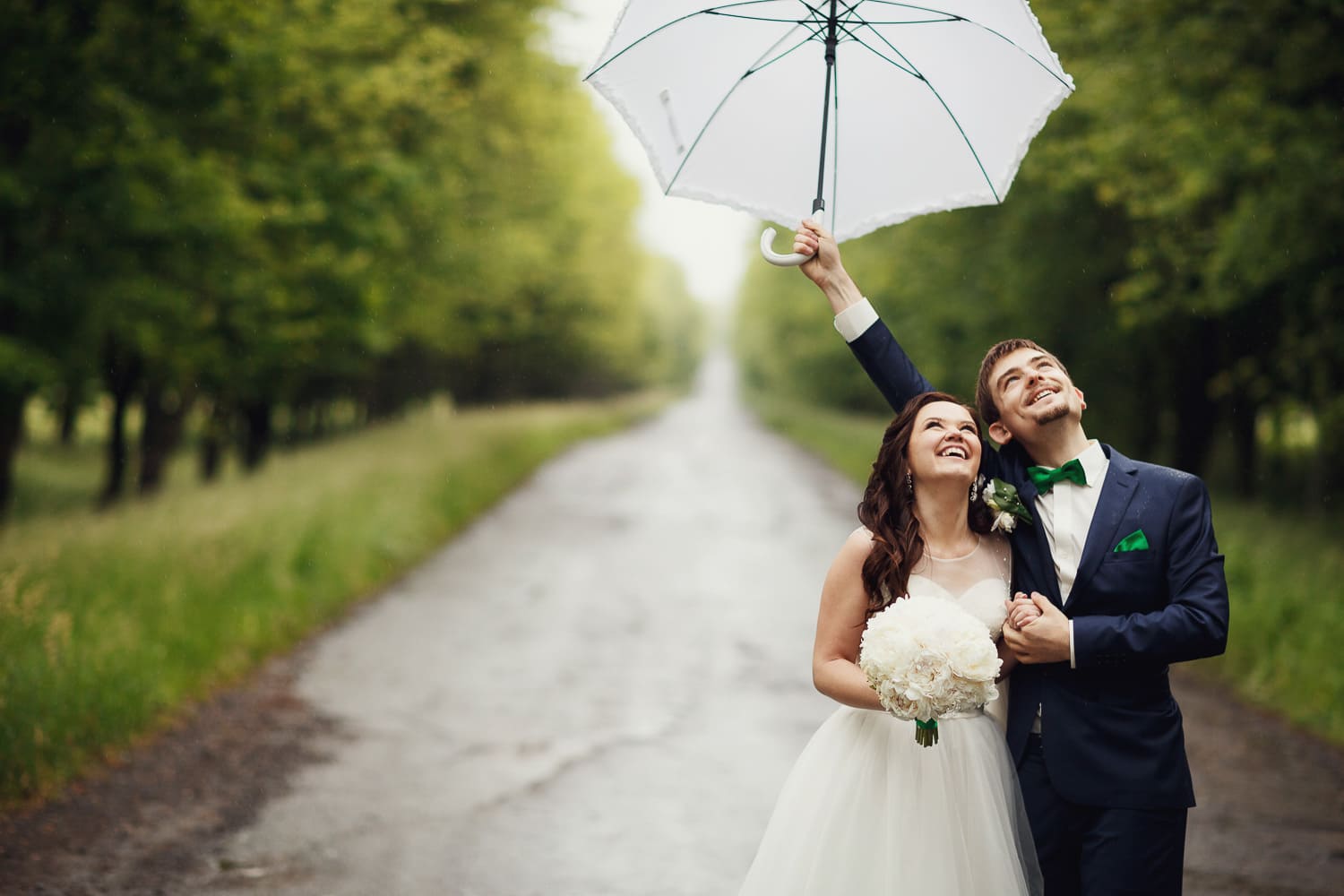весілля дощ фото