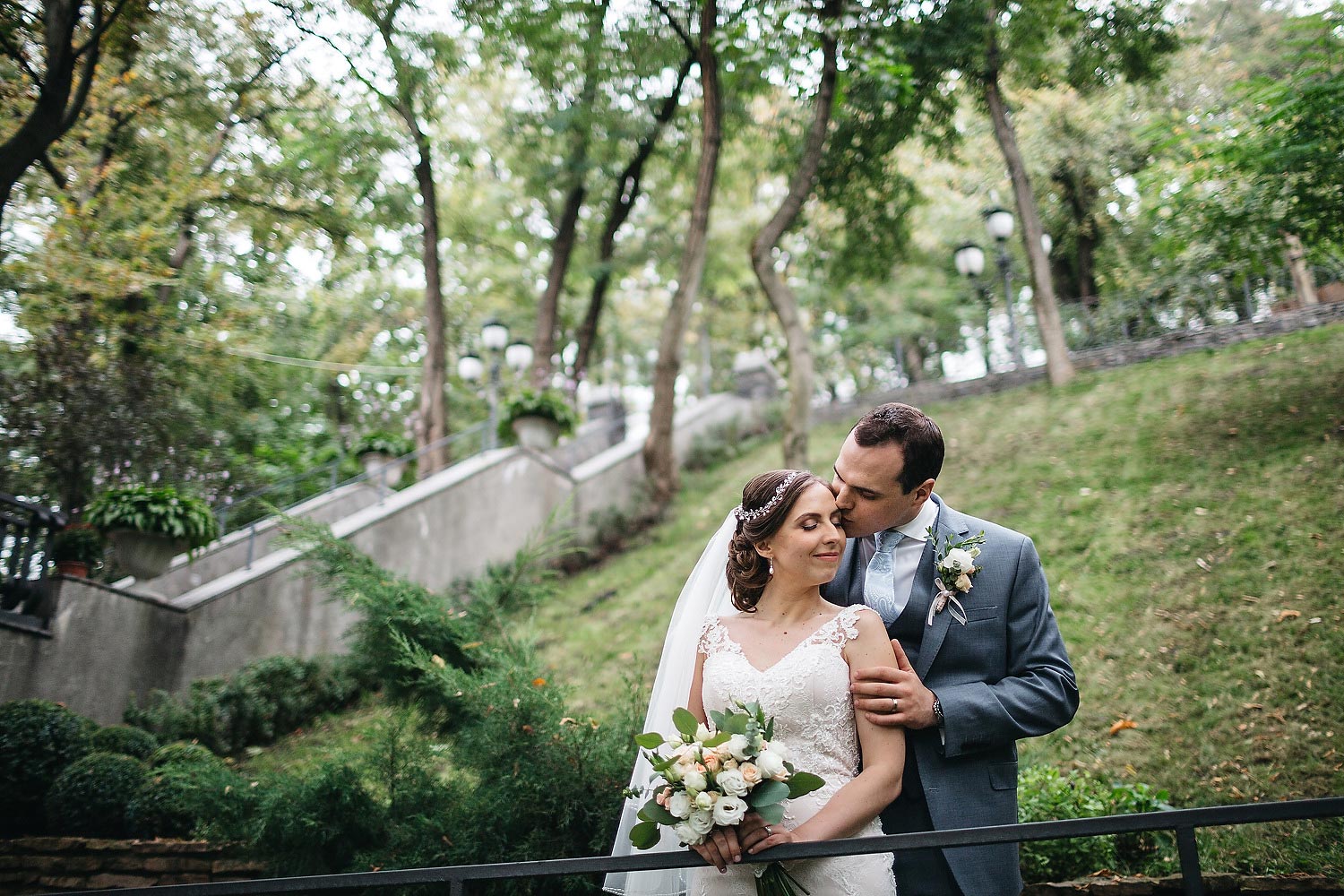 Отель Воздвиженский: фотосъемка новобрачных 