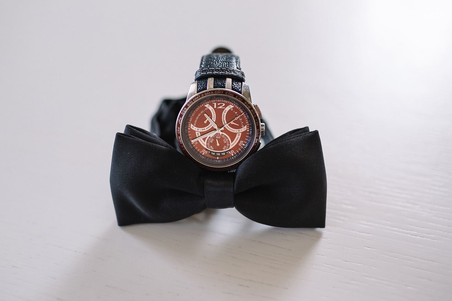 часы и бабочка фото