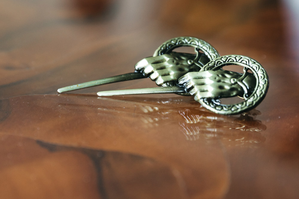 запонки руки меч фото