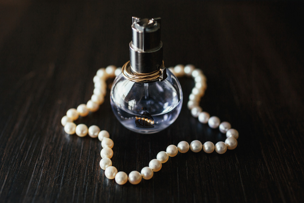 парфум нареченої і перли