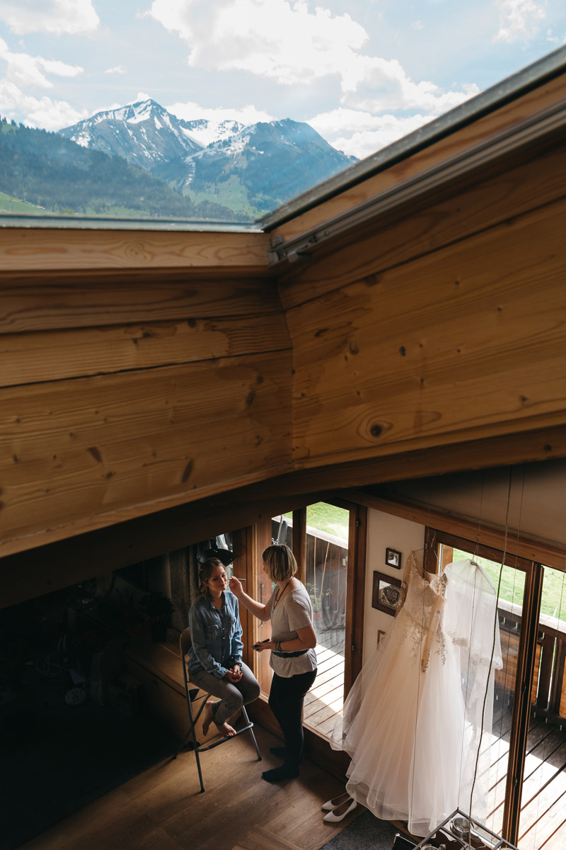 візаж мейк ап на тлі гір