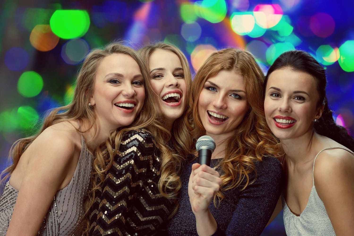 дівич-вечір в караоке фото