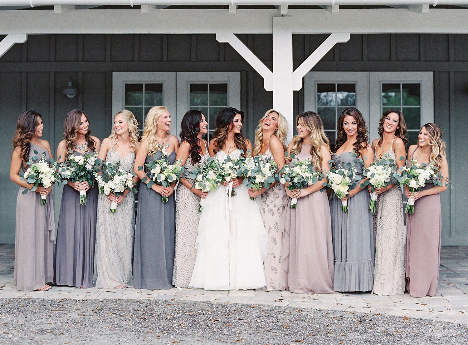 общее фото невесты со свидетельницами