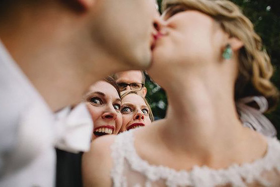 поцелуй молодоженов фото смешное