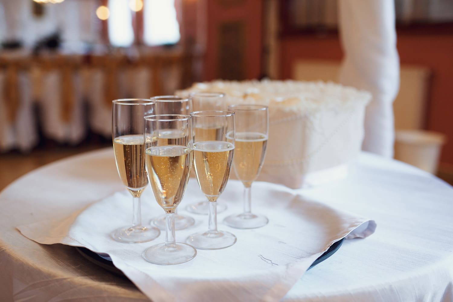 бокали з шампанським