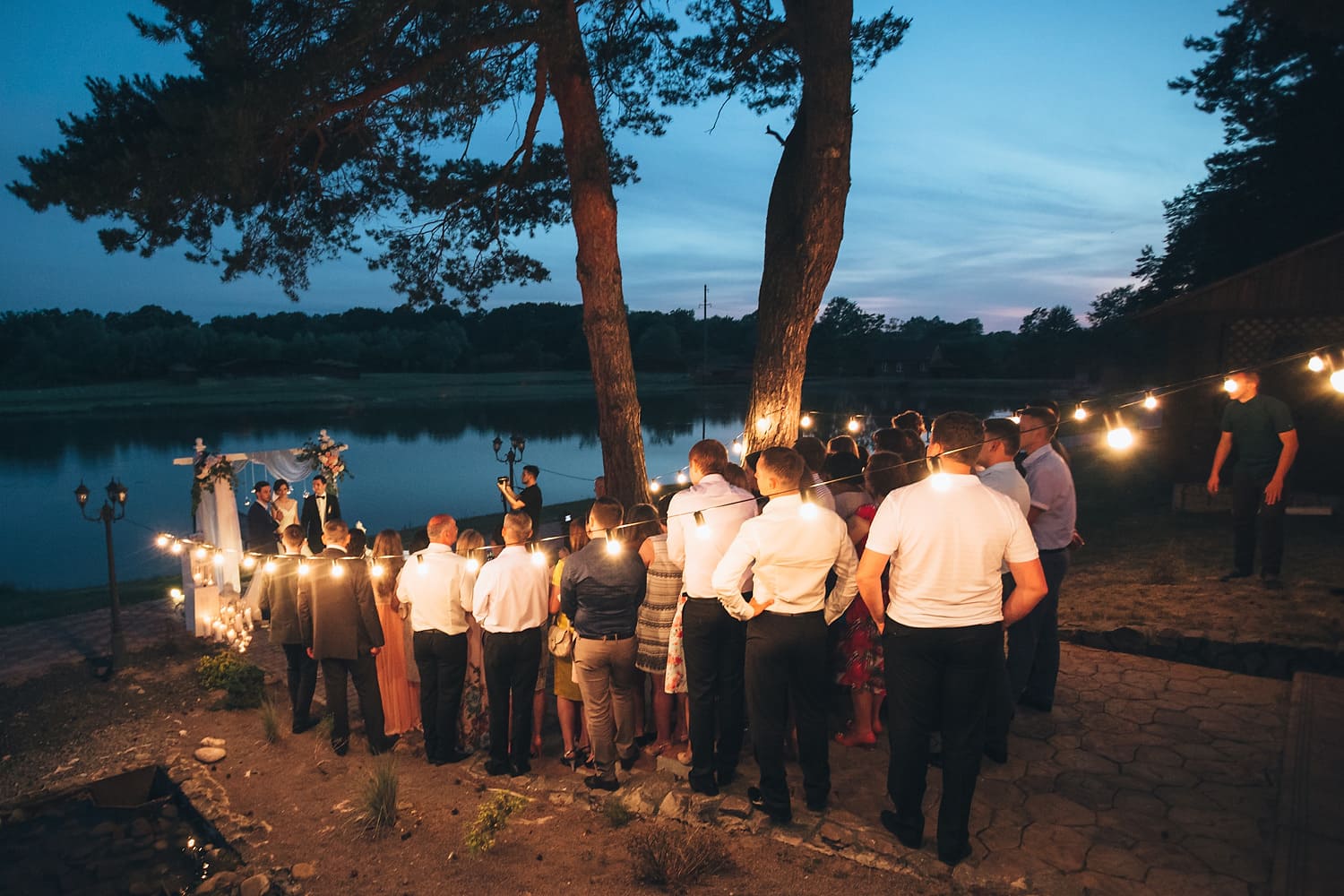 гости на вечерней церемонии
