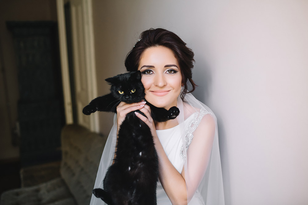 невеста с черным котом