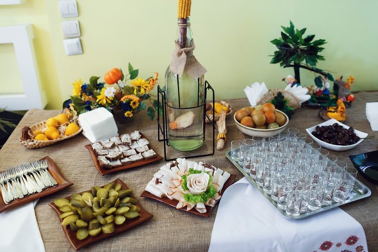 закуски на козацькому столі фото