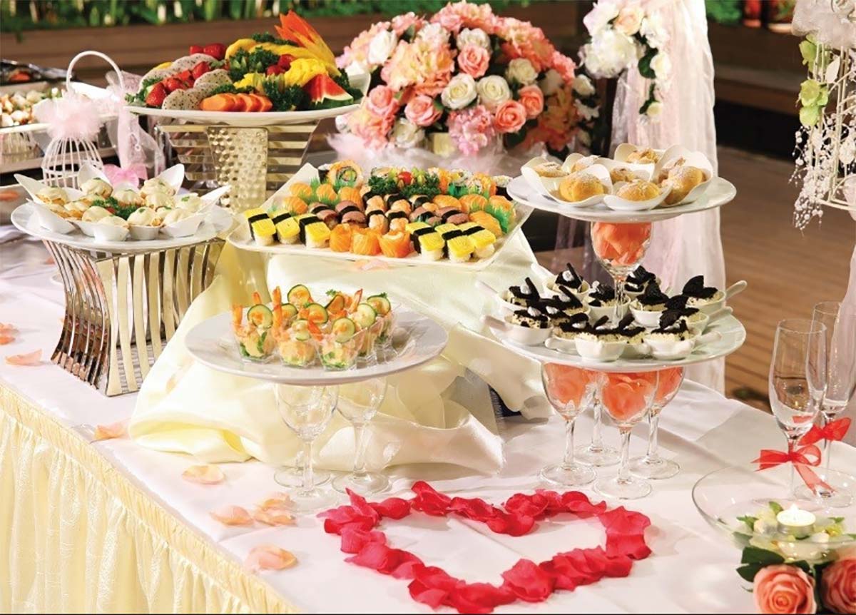 Оформление и наполнение фуршетного стола фото