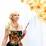 Надія Ведуча весільної церемонії