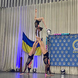 Акробатичне тріо  