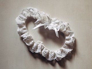 Подвязка: история и значение в свадебной традиции - Hot Wedding Blog