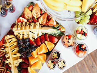 Карвінг на весілля: гарний і смачний декор - Hot Wedding Blog